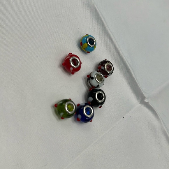 Glass beads - Picture 1 of 3